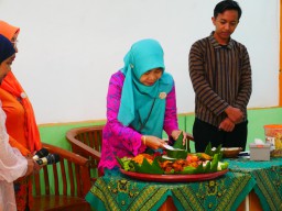 Kepala Sekolah SMAN 19 Surabaya Pimpin Upacara Dalam Rangka Memperingati Hari Guru Nasional Ke 79 dan Hari Lahir PGRI