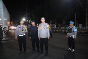 Polres Situbondo Bersama TNI Gelar Patroli Pasca Hasil Quick Count, Antisipasi Gesekan Antar Pendukung Paslon