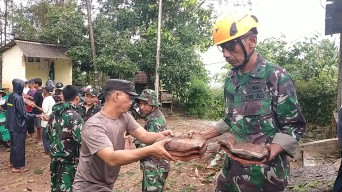 Polres Pacitan, BPBD dan TNI Gerak Cepat Atasi Dampak Bencana Alam di Tengah Cuaca Ekstrem
