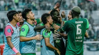 Tampil Ganas, Bajol Ijo Terkam Persik Kediri Dengan Skor 4-1 di Stadion Gelora Bung Tomo Surabaya