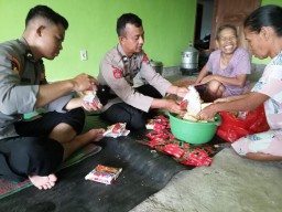 Polisi Peduli, Polres Blitar Salurkan Bantuan dan Siapkan Dapur Umum Untuk Warga Terdampak Banjir