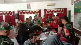 Kodim Se-Surabaya Selenggarakan Pembuatan Akta Kelahiran dan IKD Gratis Dalam Rangka Peringatan HJK Ke-79