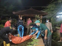 Polisi Lakukan Olah TKP Ditemukannya Orang Meninggal di Desa Plosokandang Kedungwaru