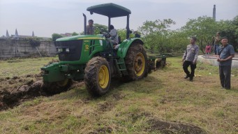 Wujudkan Ketahanan Pangan Polresta Sidoarjo Buka Lahan Tidur Jadi Produktif