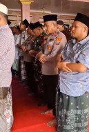 Polri Peduli: Kapolsek Modung Takziah ke Rumah Duka Tokoh Masyarakat Desa Modung