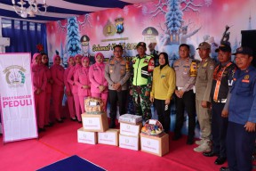 Bentuk Kasih Sayang Kepada Personil, Kapolres dan Ketua Bhayangkari Bangkalan Kunjungi Pos Pam dan Pos Yan Ops Lilin Semeru 2024