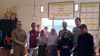 Penyaluran PKH dan BPNT Desa Curug Ciung Kecamatan Cikeusik Berlangsung Kondusif