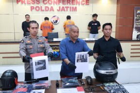 Polda Jatim Berhasil Amankan Dua Tersangka Spesialis Curanmor Rumah Kos