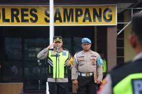 Kapolres Sampang Pimpin Apel Siaga Pengamanan Malam Tahun Baru 2025
