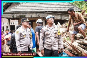 Polres Jombang Bersama TNI, Bantu Pencarian Korban Tanah Longsor