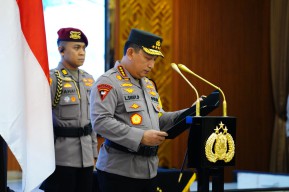 Kapolri Pimpin Sertijab Kapolda Sumbar Irjen Pol Dr. Gatot Tri Suryanta