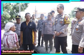 Polres Situbondo Gelar Bakti Sosial Bersihkan Material Pasca Banjir di Kecamatan Kendit