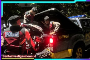 Laka Tunggal Sepeda Motor di Suramadu, Personel Samapta Polres Bangkalan Sigap Beri Pertolongan