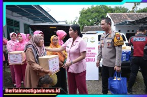 Polres Situbondo dan Bhayangkari Salurkan Bantuan Kepada Warga Terdampak Banjir