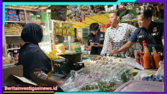 Polisi Bersama TPID Kabupaten Bojonegoro Sidak Pasar Tradisoinal Jelang Ramadhan