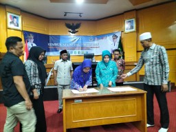 Kegiatan penandatanganan komitmen Bersama Dalam Acara Rembuk Stunting Tingkat Provinsi Banten Tahun 2025
