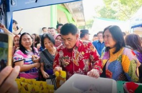 Gubernur Sulut Yulius Selvanus Gelar Gerakan Pangan Murah di Bulan Ramadhan