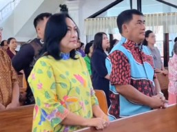 Gubernur Sulut YSK bersama Istri Hadiri Ibadah di GMIM Petra Sario Tumpaan