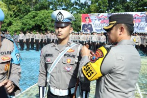 Pastikan Pengamanan Hari Raya Idul Fitri 1446 H Lancar, Kapolres Bangkalan Pimpin Apel Gelar Pasukan Operasi Ketupat Semeru 2025