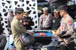 Operasi Ketupat 2025 Polres Trenggalek Sediakan Patroli Bensin dan Tambal Ban Gratis di JLS
