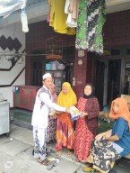 Keluarga Besar H. Niman Berbagi Beras untuk Kaum Dhuafa di Bulan Suci Ramadhan