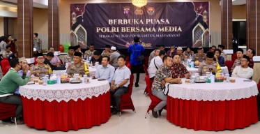 Hadir Untuk Masyarakat, Polda Kalteng Bersama Media Berbagi Takjil dan Buka Puasa Bersama
