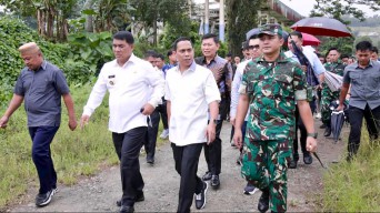 Walikota Weny Gaib Dampingi Gubernur Tinjau Gelora Ambang, Janji Kampanye Akan Segera Terwujud
