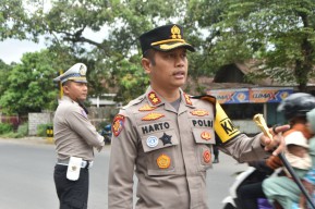 Kapolres Bondowoso Lakukan Pengecekan Pos PAM dan Pos YAN, serta Live Report Arus Lalin