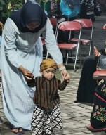 Gelar  Tedhak Siten ( Turun Tanah ) Moratta Arga Putra ke 2 Dari Agus Setiyawan dan Safira Yanuar Sinta