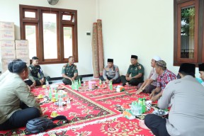 Bersama Dandim 0829, Kapolres Bangkalan Bersilaturahmi dengan Tokoh Agama