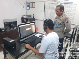 Pelayanan Prima di Satpas Polres Sampang Satlantas Giat Pemohon SIM Baru, Antisipasi Praktek Percaloan