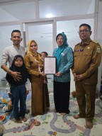 Gubernur Banten Kunjungi Kecamatan Cimanggu Apresiasi Kinerja Bidan Desa Fina Ulfah