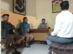 Bhabinkamtibmas Manulai II Selesaikan Masalah Dengan Mediasi