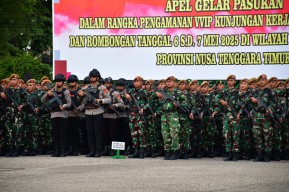 Personel Gabungan TNI Polri Apel Gelar Pasukan Jelang Kunker RI 2 di Kupang 