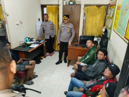 Operasi Pekat di Wilayah Wonocolo Tujuh Orang Terjaring dalam Upaya Penertiban Masyarakat
