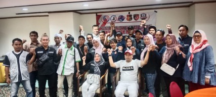 Gelar Halal Bihalal dan Evaluasi Kerja Demi Wujudkan Kekompakan Antar Sesama Anggota di Bawah Naungan Umar Hayat S.Pd.,