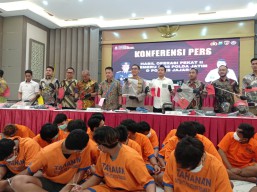 Polda Jatim Tumpas Ribuan Preman dan Pelaku Kriminal Jalanan Dalam Operasi Pekat II Semeru 2025
