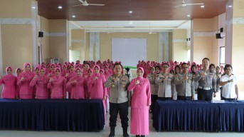Kapolres dan Ketua Bhayangkari Cabang Nganjuk Beri Pengarahan soal Etika dan Peran Istri Polri