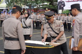 Kapolres Sampang Pimpin Sertijab Wakapolres dan Kasat Intelkam