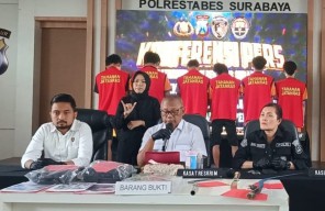 Enam Pelaku Pengeroyokan Terhadap Karyawan Toko, Berhasil Diamankan Satreskrim Polrestabes Surabaya