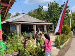 Bhabinkamtibmas Wilangan Dukung Ketahanan Pangan, Pantau Lahan Pekarangan Warga di Ngadipiro