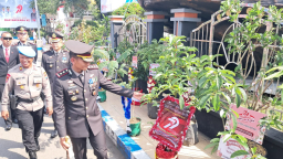 Dukung Ketahanan Pangan Ratusan Bibit Tanaman Produktif Jadi Ucapan Selamat Hari Bhayangkara ke -79 di Ponorogo