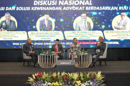 DPD Kongres Advokat Indonesia Gelar Diskusi Nasional Di Whiz Luxe Hotel Spazio Surabaya. 