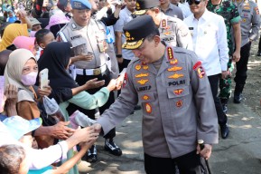 Terus Wujudkan Swasembada Pangan, Kapolri Laksanakan Penanaman Jagung Kuartal III 
