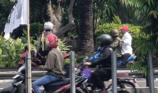 Ada Apa??.. Saat Satlantas Polrestabes Surabaya Gelar Operasi Patuh Semeru 2025, 2 Pengendara Tanpa Hlem Tidak di Tilang