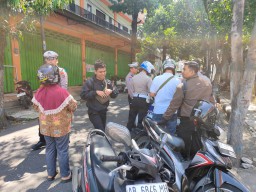 Nekat Terobos Rambu demi Potong Rute, Puluhan Pengendara Terjaring Operasi Patuh 2025 di Nganjuk 
