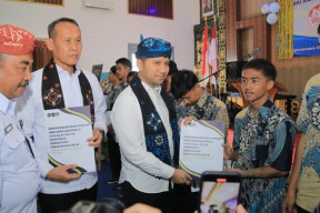 Dampingi Wakil Gubernur Serahkan Hak Anak Binaan di LPKA Blitar dalam Peringatan Hari Anak Nasional 2025