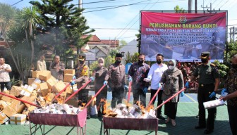 Karutan Sampang Hadiri Pemusnahan Barang Bukti di Kejari Sampang