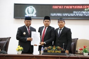 Rapat Paripurna DPRD Sampang: Fokus Pembahasan RAPERDA APBD-P 2025
