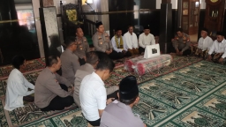 Safari Jumat, Kapolres Nganjuk Ajak Warga Ngliman Perkuat Keamanan Lewat Silaturahmi 